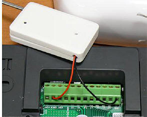 Sirena wireless: esempio del collegamento del trasmettitore alla centralina