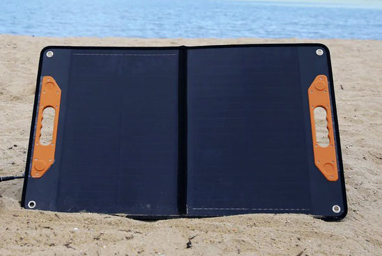 Pannello solare ripiegabile per la spiaggia