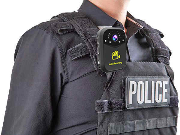 Telecamera da indossare per poliziotti carabinieri e guardiani notturni