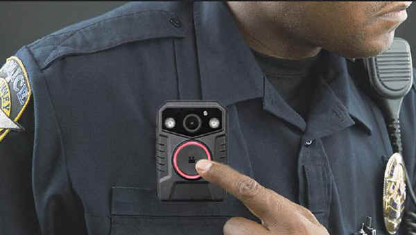Telecamera da indossare per operatori di polizia