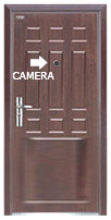 Microtelecamera-spioncino inserita in una porta